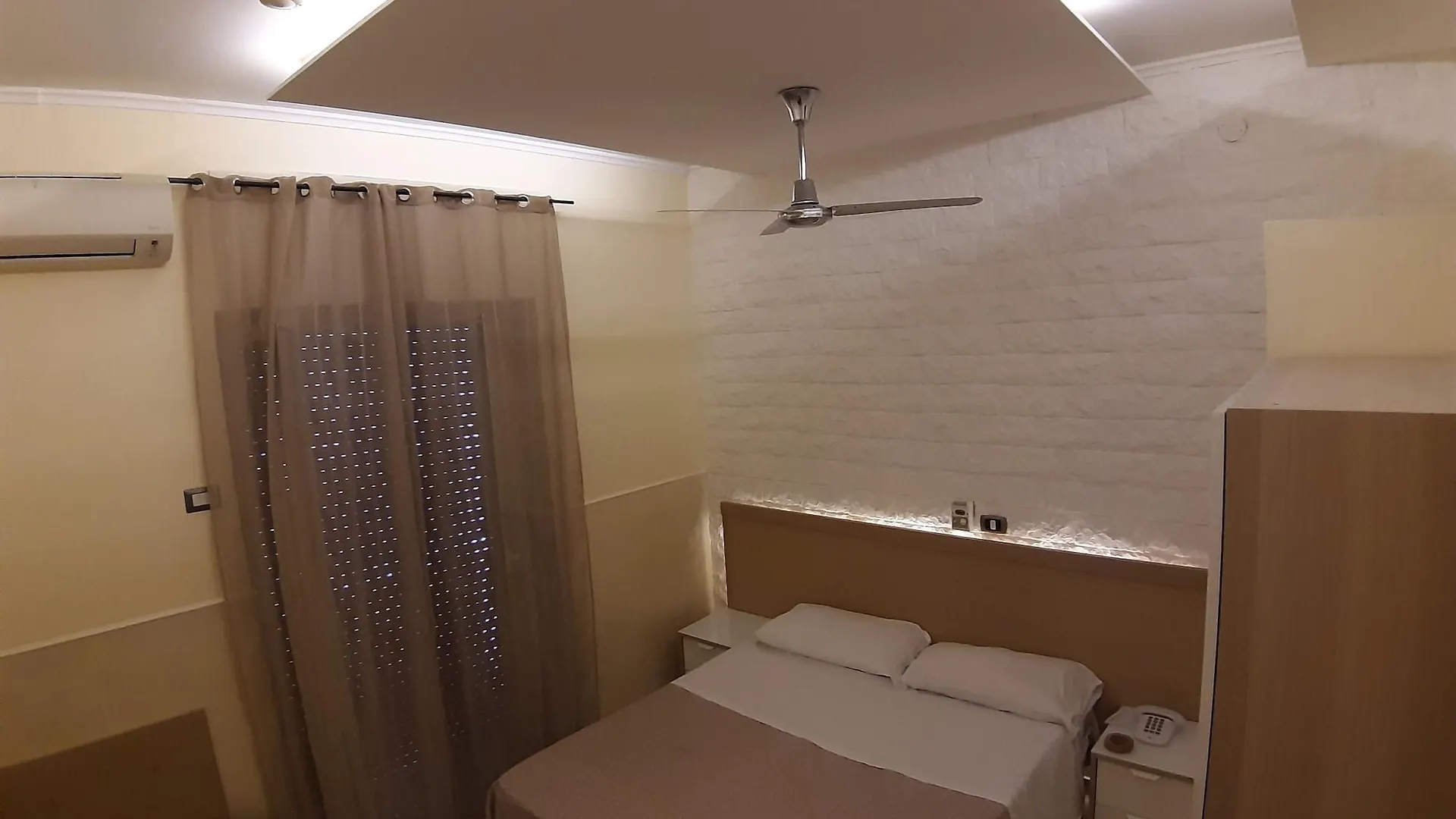 Hotel Viola 3*, Naples