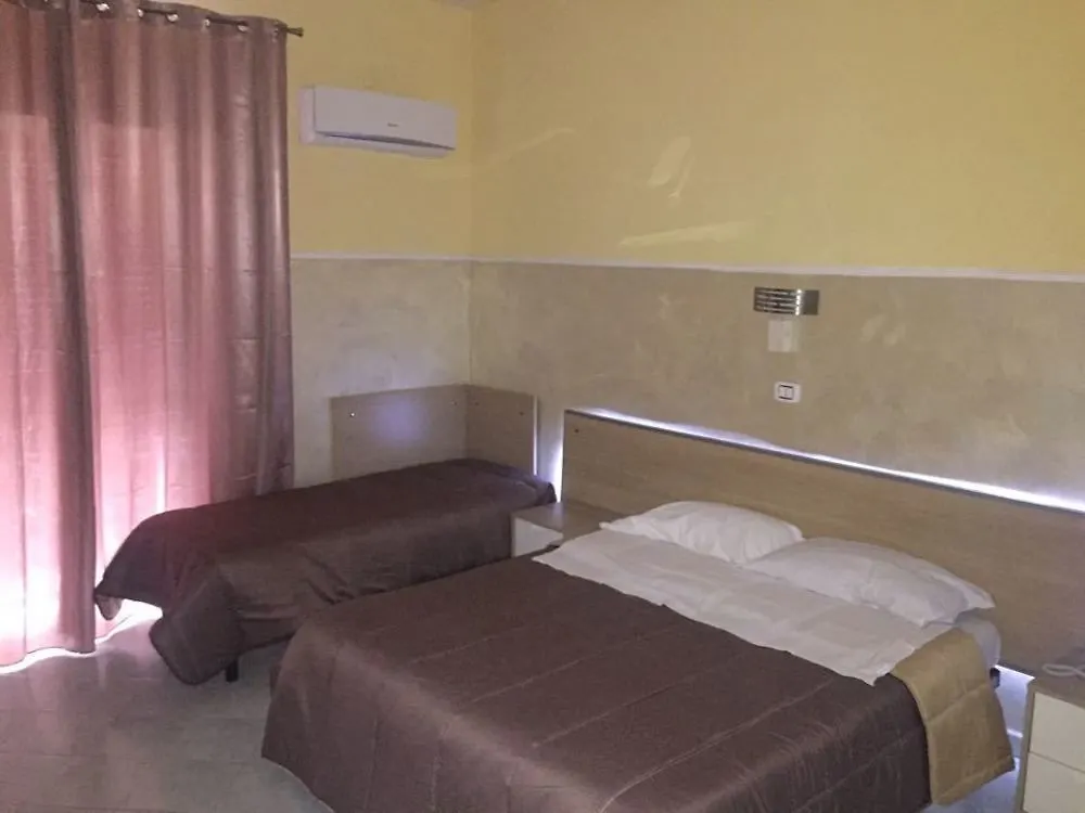 Hotel Viola 3*, Naples